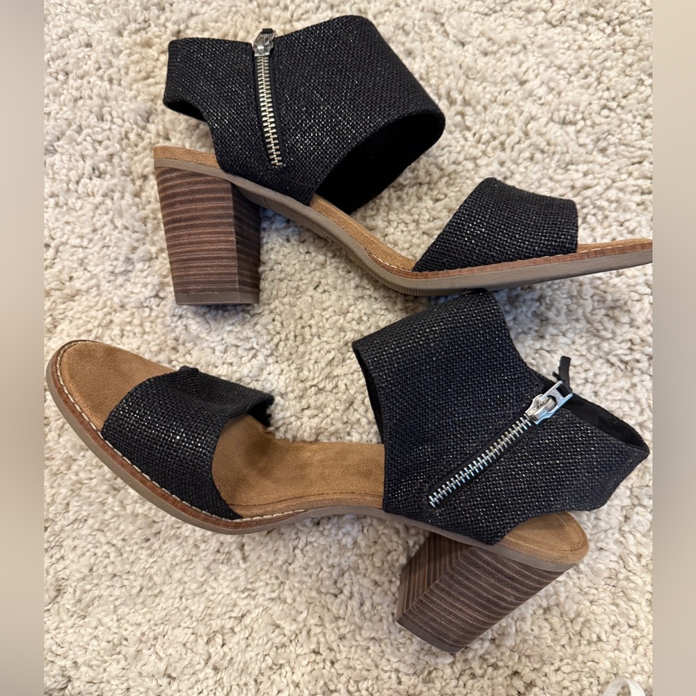 Toms sandals. Black. Worn once.